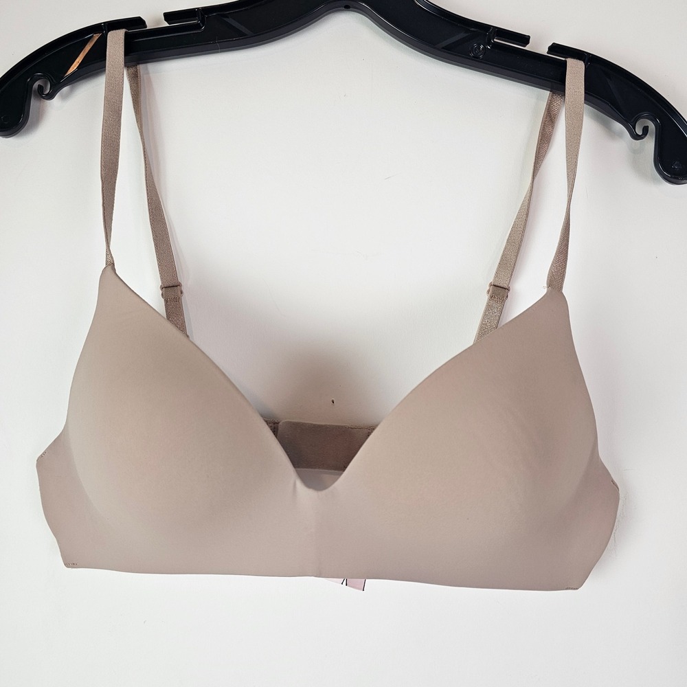 Victoria's Secret Wireless Bra Nude Beige Smooth Lightly Padded 34B